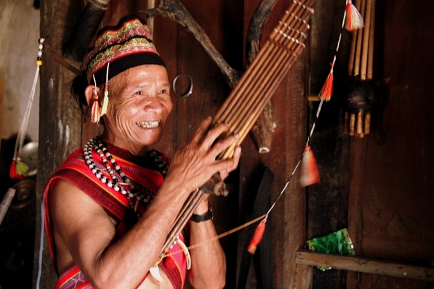 Bóng cả che làng