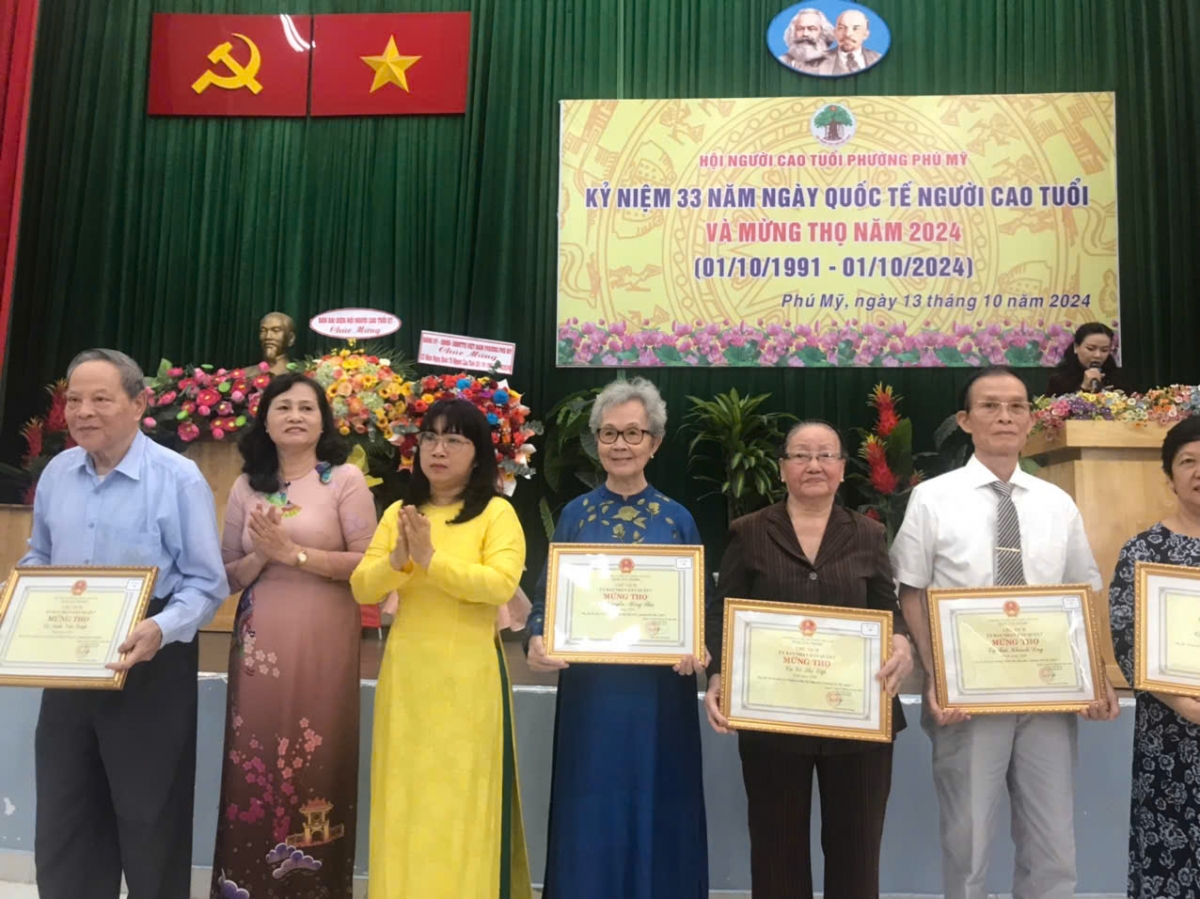 Điểm sáng về chăm lo vật chất, tinh thần cho NCT