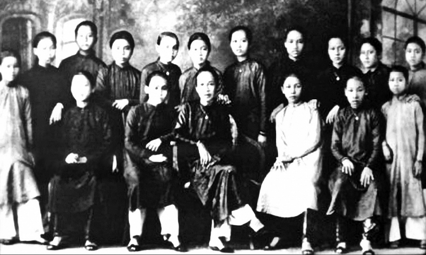 Gánh hát  Đồng Nữ Ban.