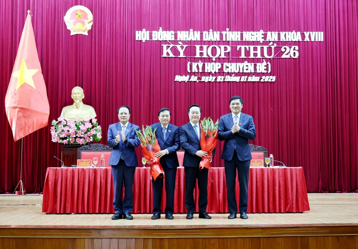 Ông Lê Hồng Vinh được bầu giữ chức Chủ tịch UBND tỉnh Nghệ An