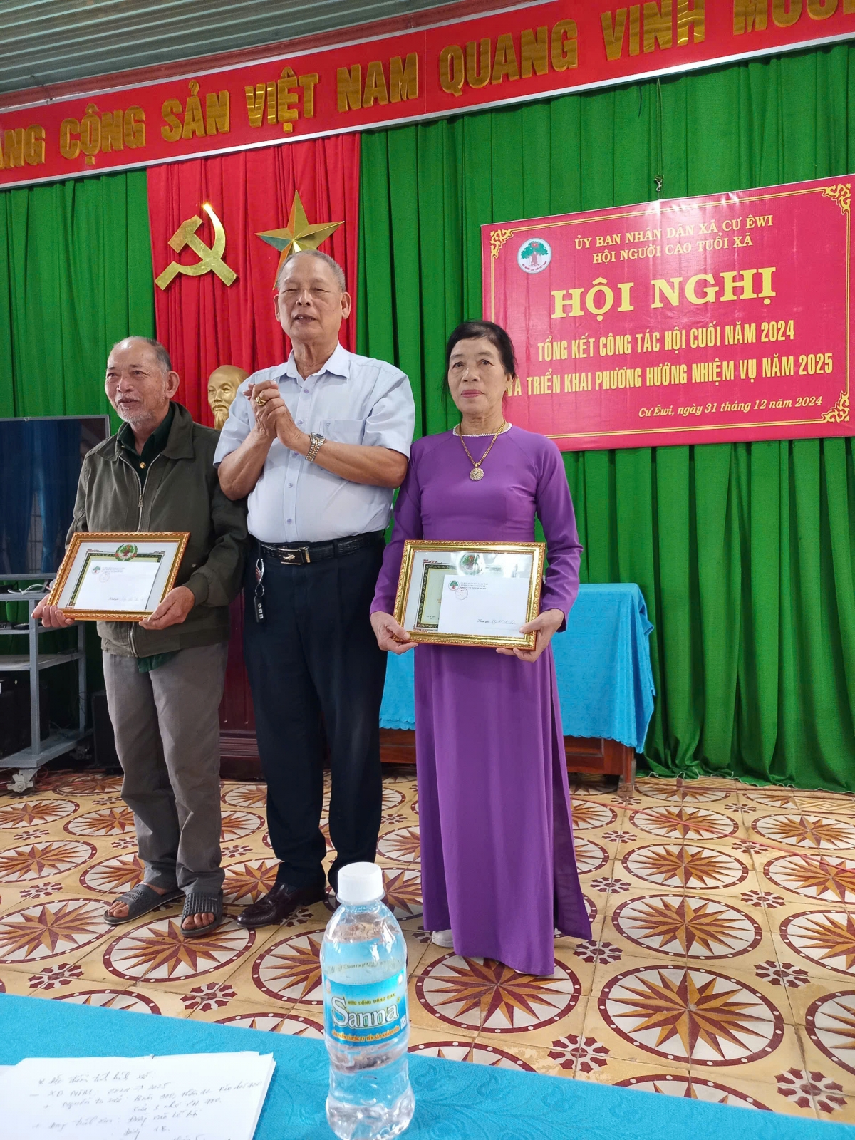 Tích cực tham gia phong trào thi đua “Tuổi cao – gương sáng”