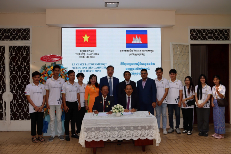 Ký kết tài trợ sinh hoạt phí cho sinh viên campuchia