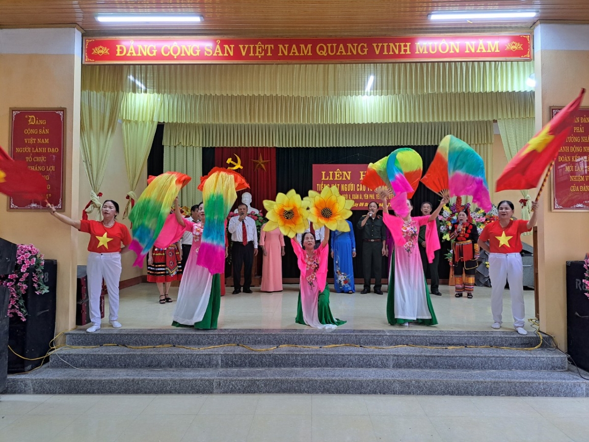 Giúp lớp người “cây cao bóng cả” thêm tin yêu cuộc sống