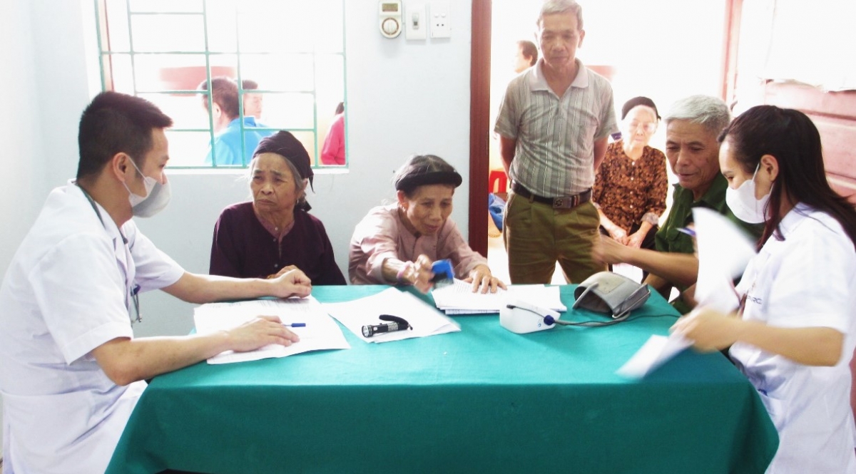 Khám, tư vấn sức khỏe cho NCT huyện Bắc Sơn