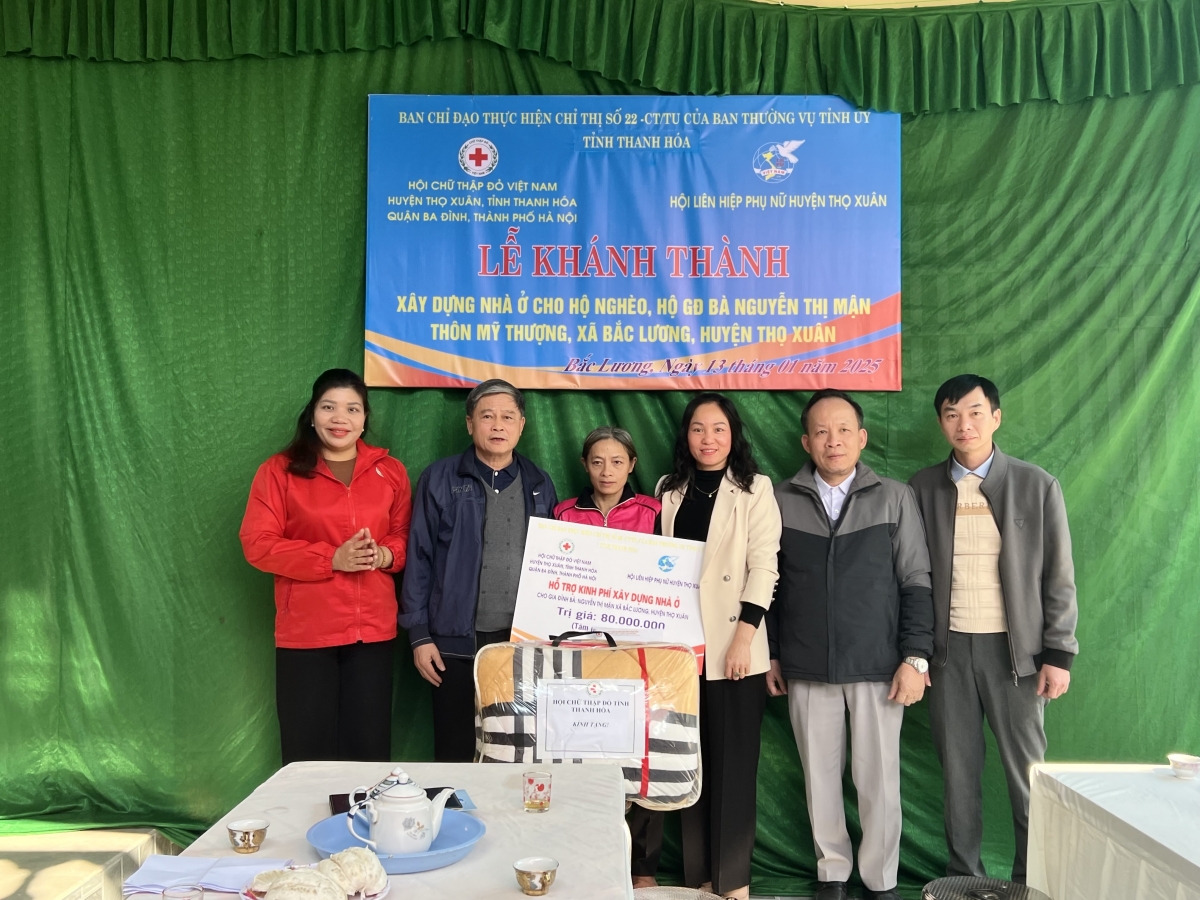 Huyện Thọ Xuân, tỉnh Thanh Hóa: Bàn giao tiền hỗ trợ xây nhà cho hộ nghèo