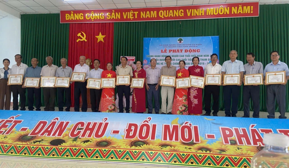 Nỗ lực làm tốt công tác chăm sóc và phát huy vai trò NCT