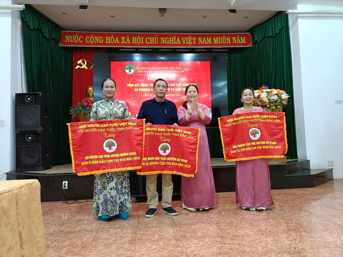 Nổ lực phấn đấu hoàn thành tốt các chỉ tiêu nhiệm vụ công tác