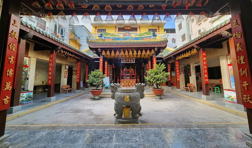 Không gian giếng trời thoáng mát theo phong thủy của người Hoa