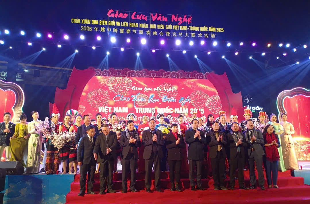 Giao lưu văn nghệ chào Xuân qua biên giới Việt Nam – Trung Quốc