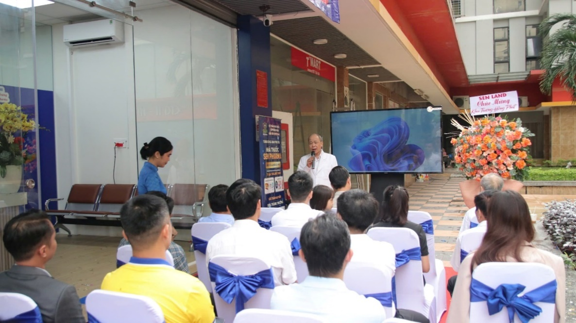 Bác sĩ Lê Hoàng Bắc phát biểu tại sự kiện khai trương Nhà thuốc Sen Pharma
