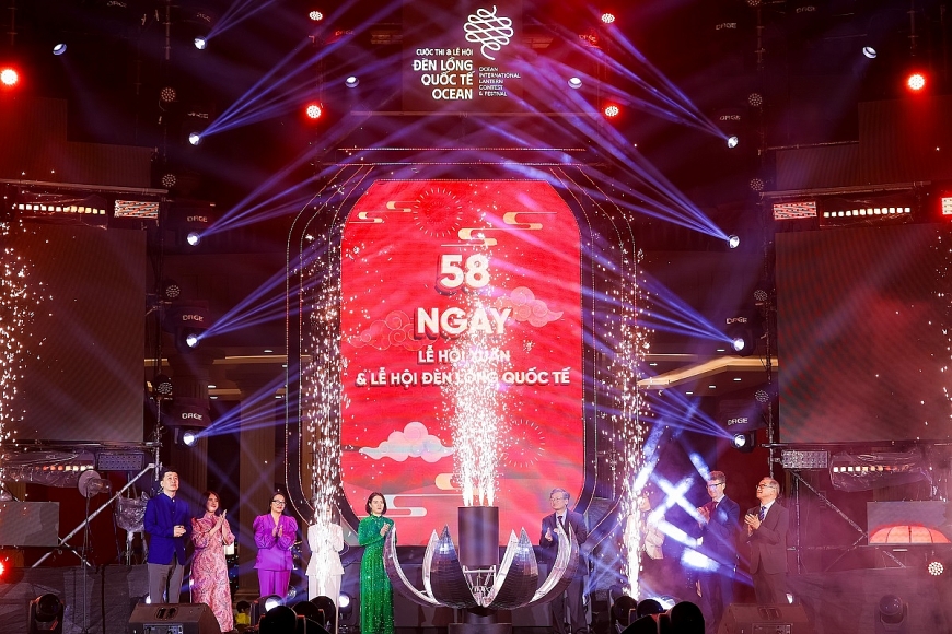 Biển người chen chân trong ngày khai mạc Lễ hội Xuân lớn nhất Việt Nam tại Ocean City