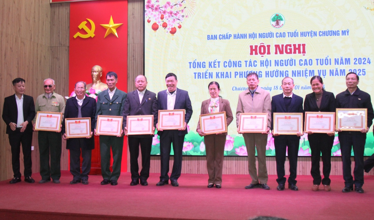 Phát huy thành tích, xứng đáng đơn vị tốp đầu của thành phố và Cụm thi đua