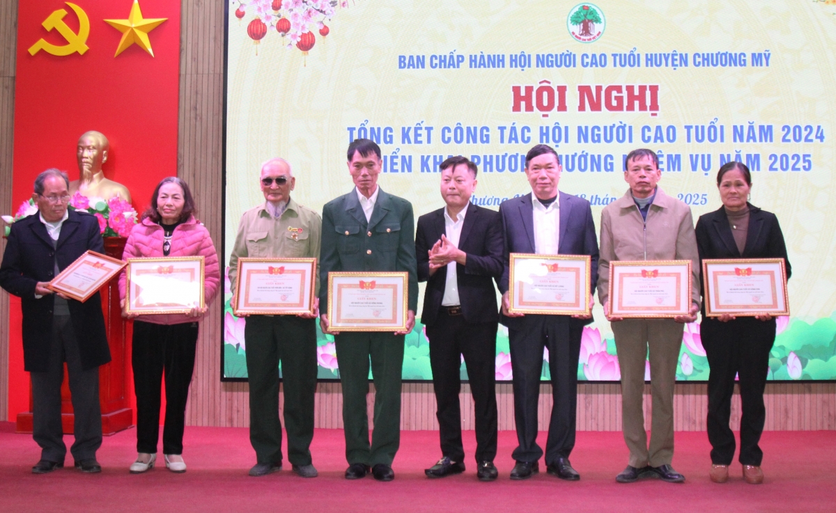 Phát huy thành tích, xứng đáng đơn vị tốp đầu của thành phố và Cụm thi đua