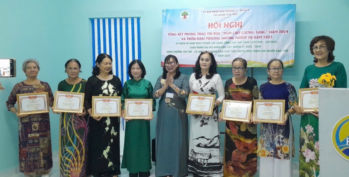 Tích cực rèn luyện thân thể theo gương Bác Hồ vĩ đại