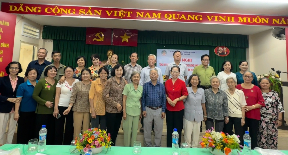 Tích cực rèn luyện thân thể theo gương Bác Hồ vĩ đại