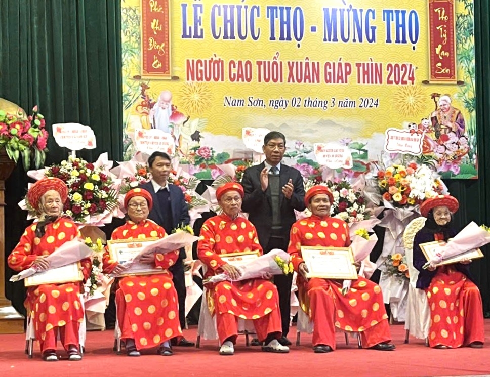 Mừng thọ NCT xã Nam Sơn nhân dịp Xuân Giáp Thìn 2024