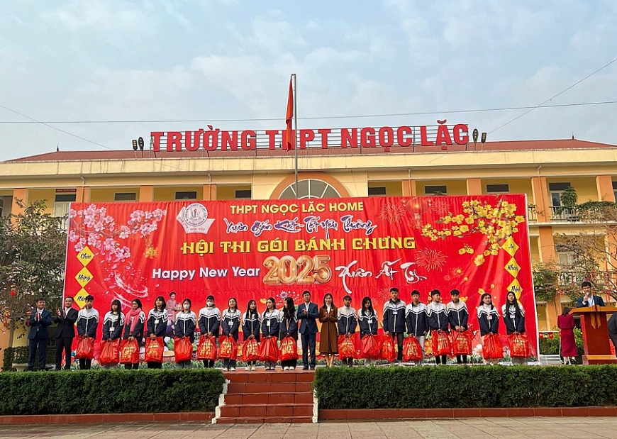 Trường miền núi xứ Thanh gói bánh chưng, tặng quà cho trò nghèo dịp Tết