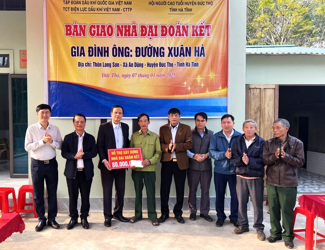 Trao Nhà tình nghĩa cho hội viên NCT hoàn cảnh khó khăn huyện Đức Thọ, tỉnh Hà Tĩnh