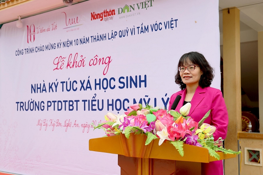 Bà Trần Hồng Điệp - Giám đốc Quỹ Vì Tầm Vóc Việt phát biểu tại sự kiện