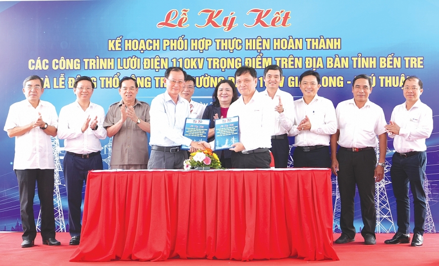 Kí giao ước thi đua thực hiện hoàn thành các công trình lưới điện 110KV trên địa bàn tỉnh Bến Tre.