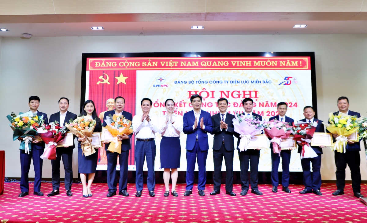 Tự hào 95 mùa Xuân có Đảng quang vinh