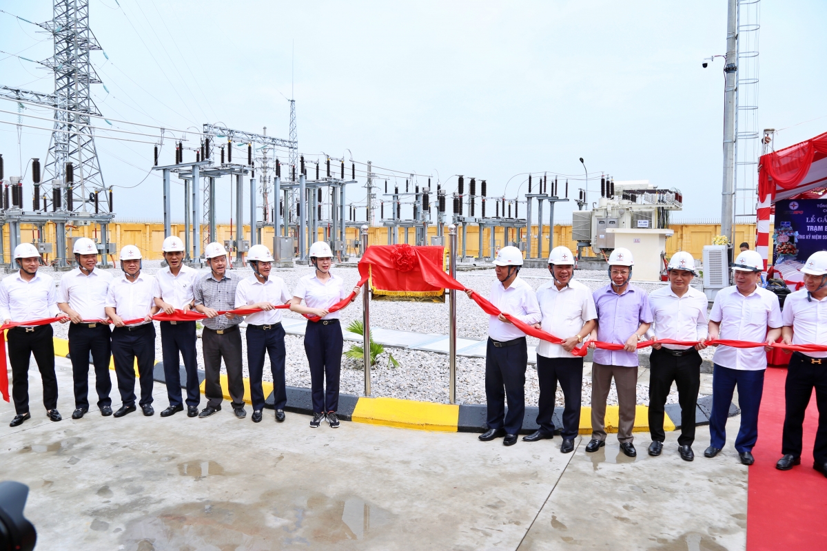 Tự hào 95 mùa Xuân có Đảng quang vinh