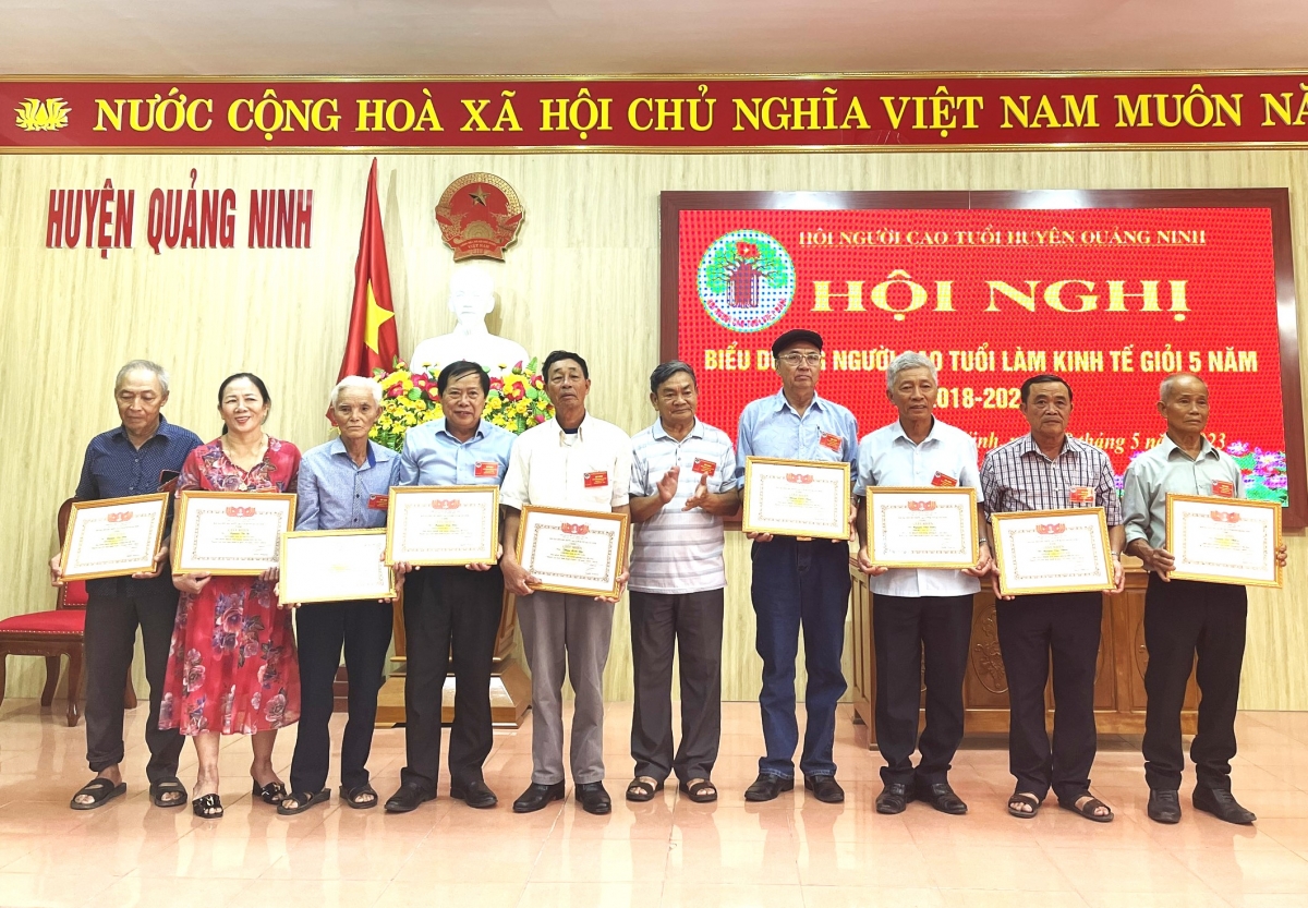 Nhiều NCT huyện Quảng Ninh làm kinh tế giỏi được tôn vinh