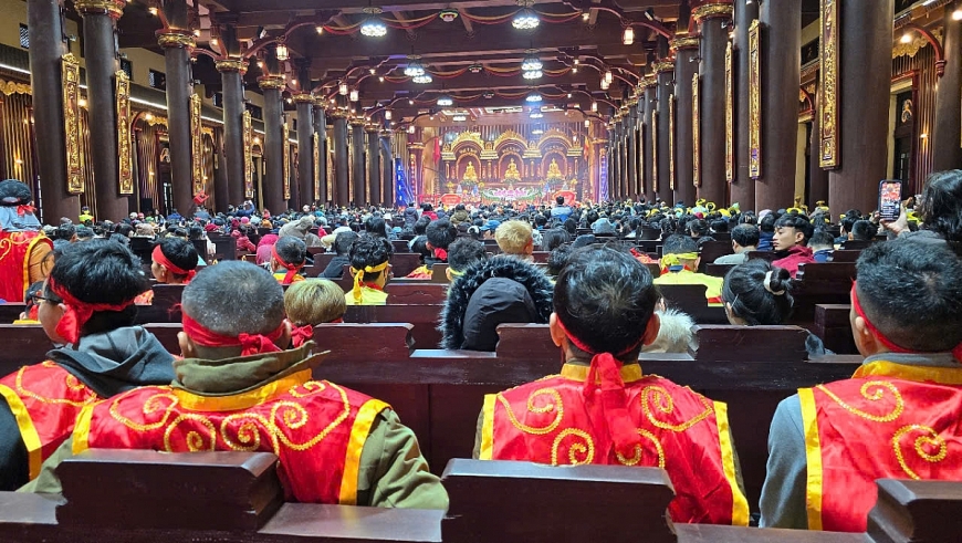 Toàn cảnh Lễ khai hội Xuân Yên Tử 2025, tại Cung Trúc Lâm, khu di tích Quốc gia đặc biệt Yên Tử.