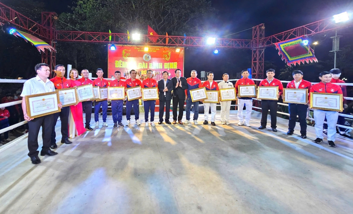 Hàng ngàn người tham gia 