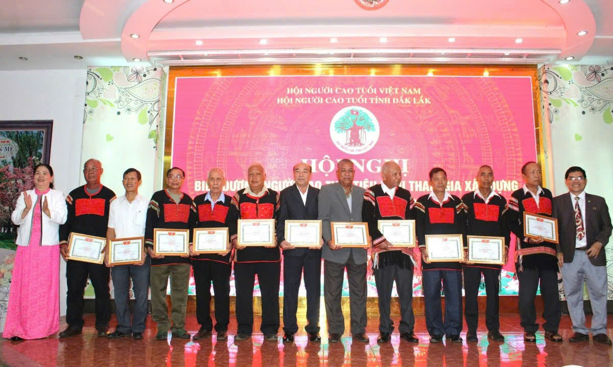 Phát huy vai trò của già làng, trưởng buôn trong phong trào “Toàn dân bảo vệ An ninh Tổ quốc”