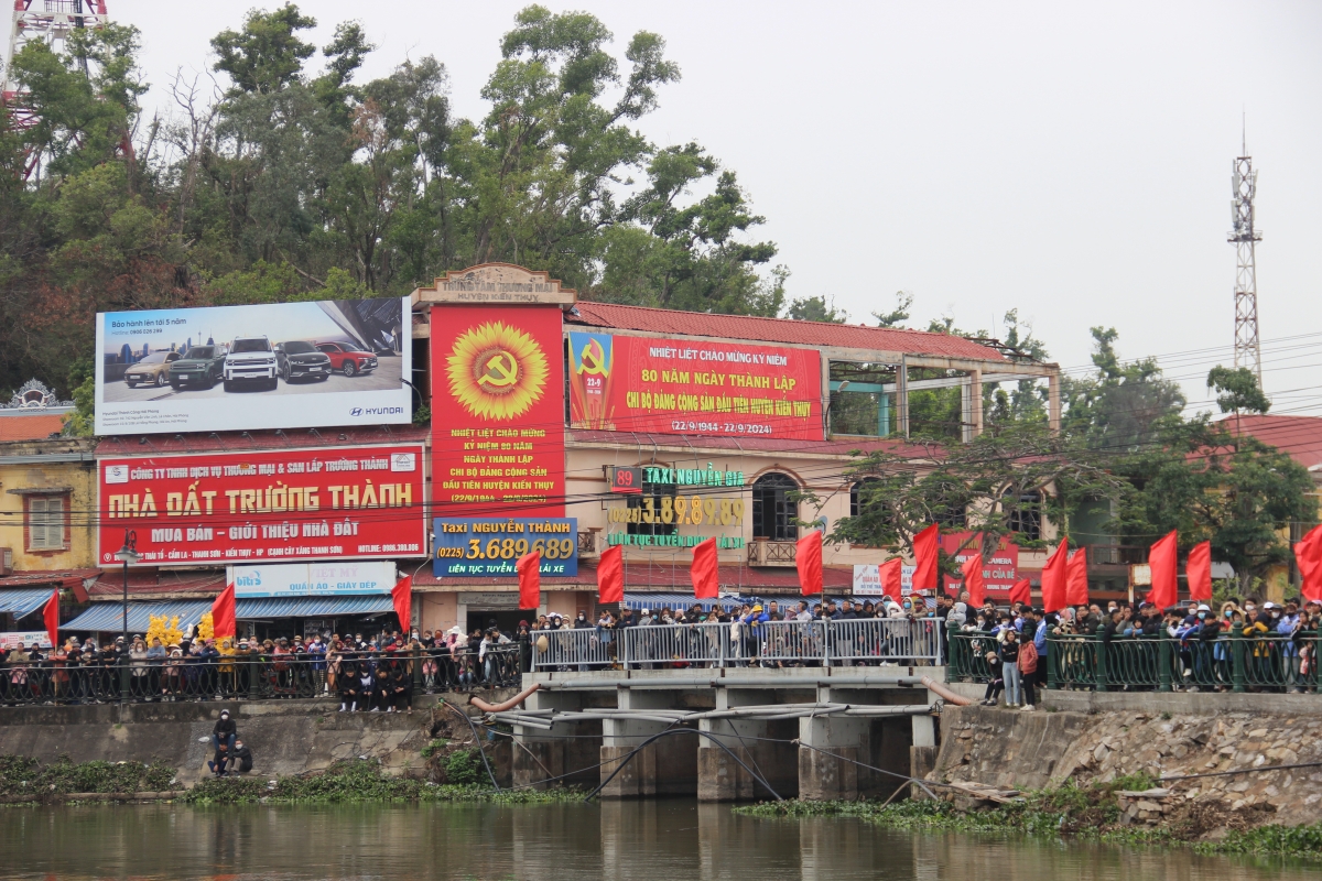 Tưng bừng lễ hội đua thuyền rồng truyền thống trên sông Đa Độ