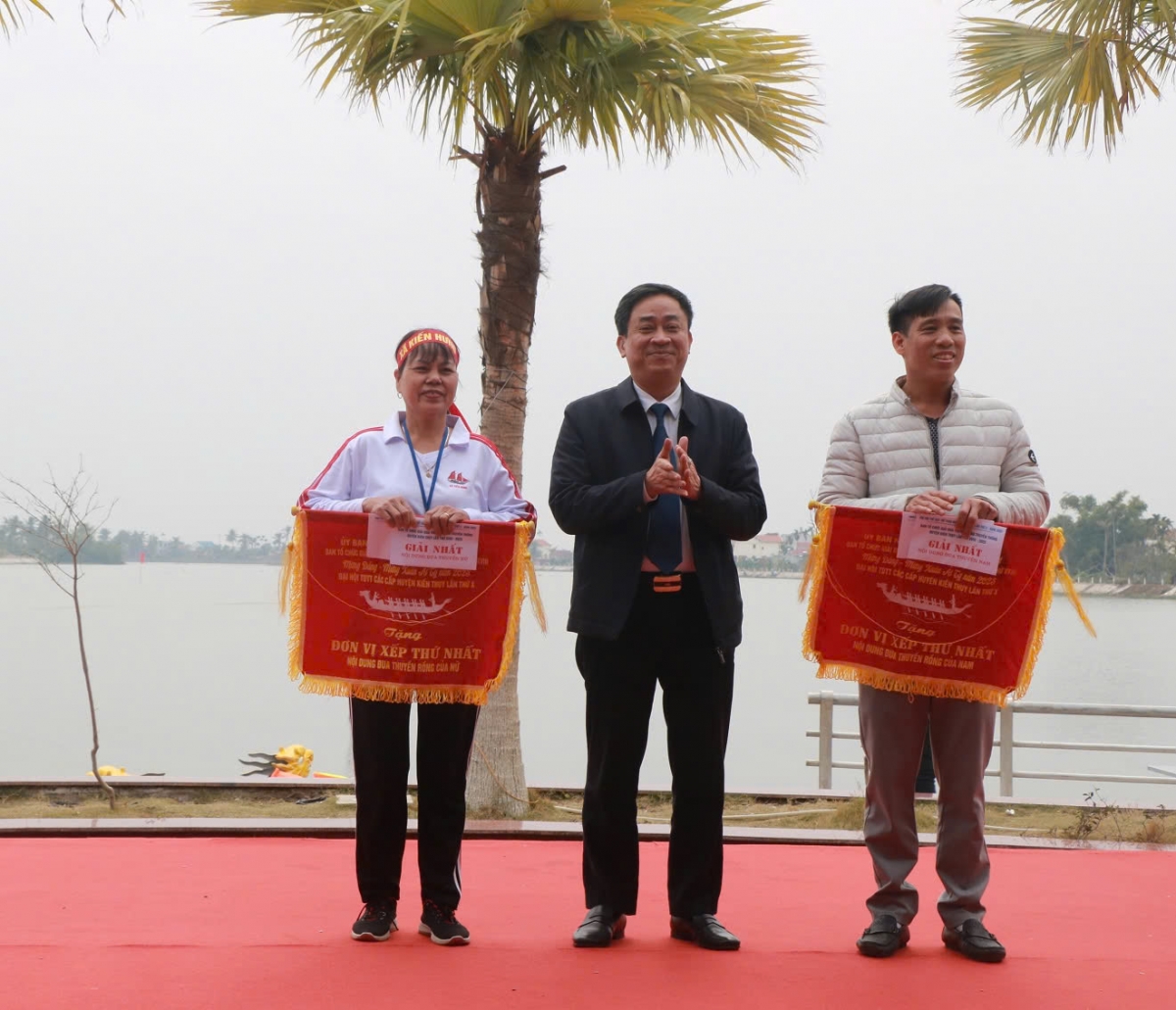 Tưng bừng lễ hội đua thuyền rồng truyền thống trên sông Đa Độ