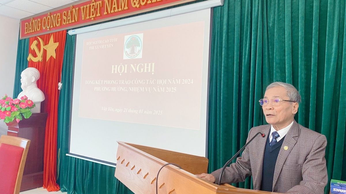  Ông Nguyễn Bá Thục, Phó Chủ tịch Thường trực Hội NCT tỉnh Bắc Giang phát biểu tại Hội nghị