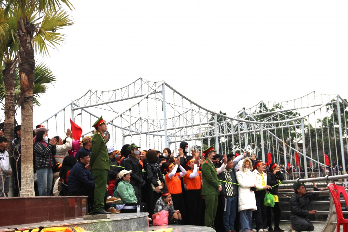 Tưng bừng lễ hội đua thuyền rồng truyền thống trên sông Đa Độ