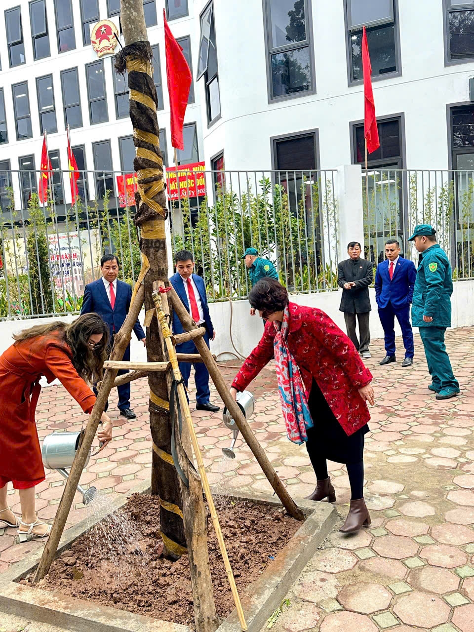 Ra quân trồng cây đầu Xuân mới Ất Tỵ