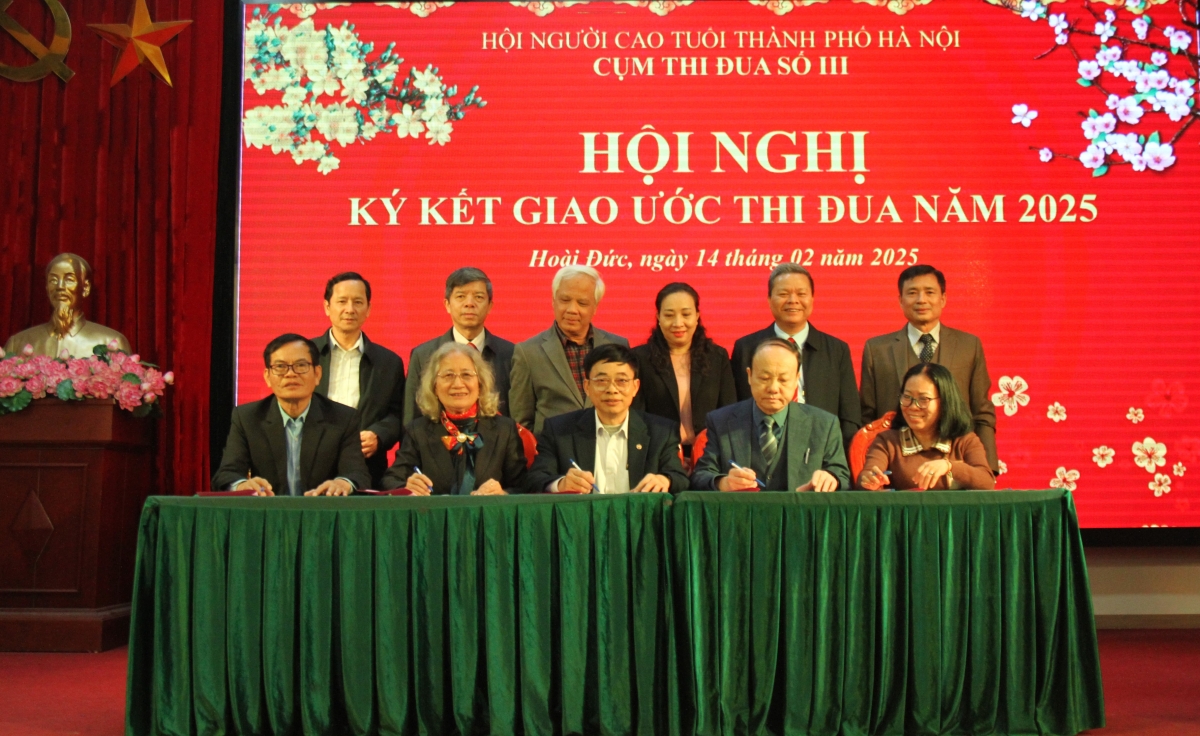 Lãnh đạo Hội NCT các huyện kí giao ước thi đua, quyết tâm hoàn thành tốt nhiệm vụ năm 2025