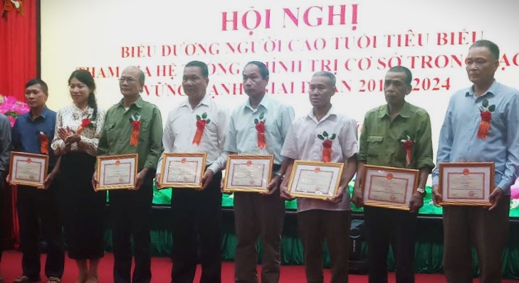 Nhiều NCT huyện Bắc Yên lập thành tích xuất sắc tham gia xây dựng hệ thống chính trị cơ sở được khen thưởng