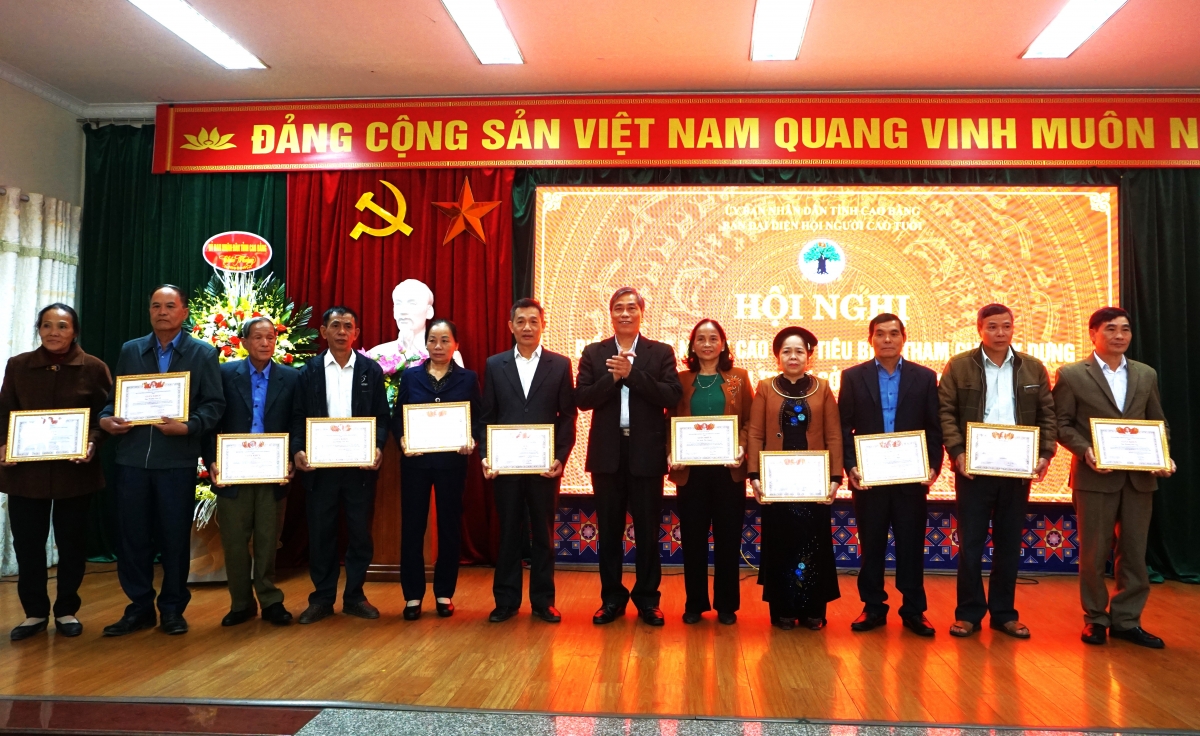 Hội NCT tỉnh Cao Bằng khen thưởng các tập thể, cá nhân tiêu biểu tham gia xây dựng hệ thống chính trị cơ sở giai đoạn 2019-2024