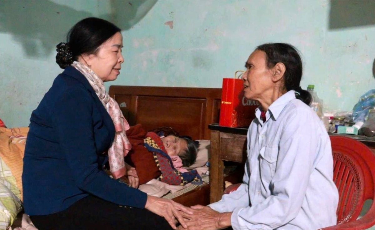 Chăm sóc NCT hoàn cảnh khó khăn huyện Thanh Miện, tỉnh Hải Dương