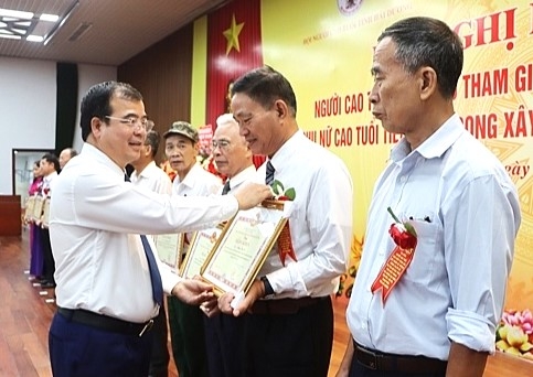 Lãnh đạo tỉnh Hải Dương khen thưởng những tập thể, cá nhân tiêu biểu tham gia xây dựng hệ thống chính trị cơ sở giai đoạn 2019-2024