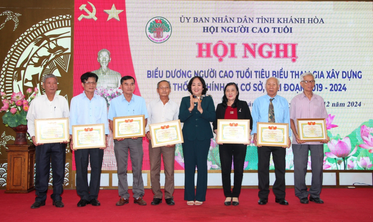 Người cao tuổi tỉnh Khánh Hòa luôn nêu gương sáng trong gia đình, xã hội