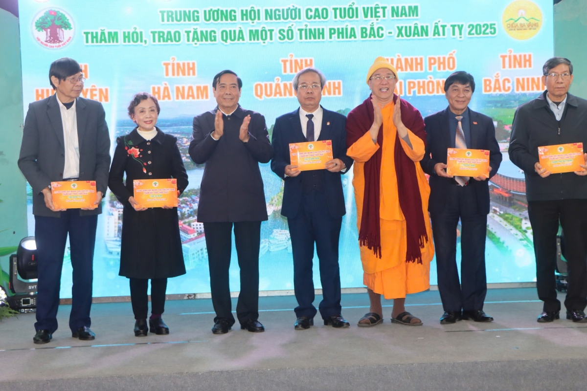 Tiếp tục xây dựng cuộc sống ngày càng tươi đẹp hơn