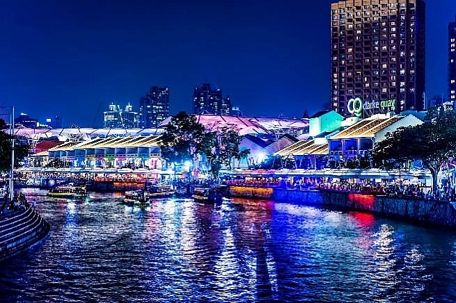 Du khách có thể đến Clarke Quay tận hưởng cuộc sống về đêm sôi động và cuồng nhiệt