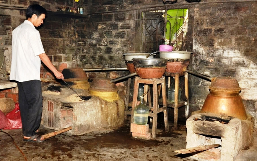 Chưng cất rượu