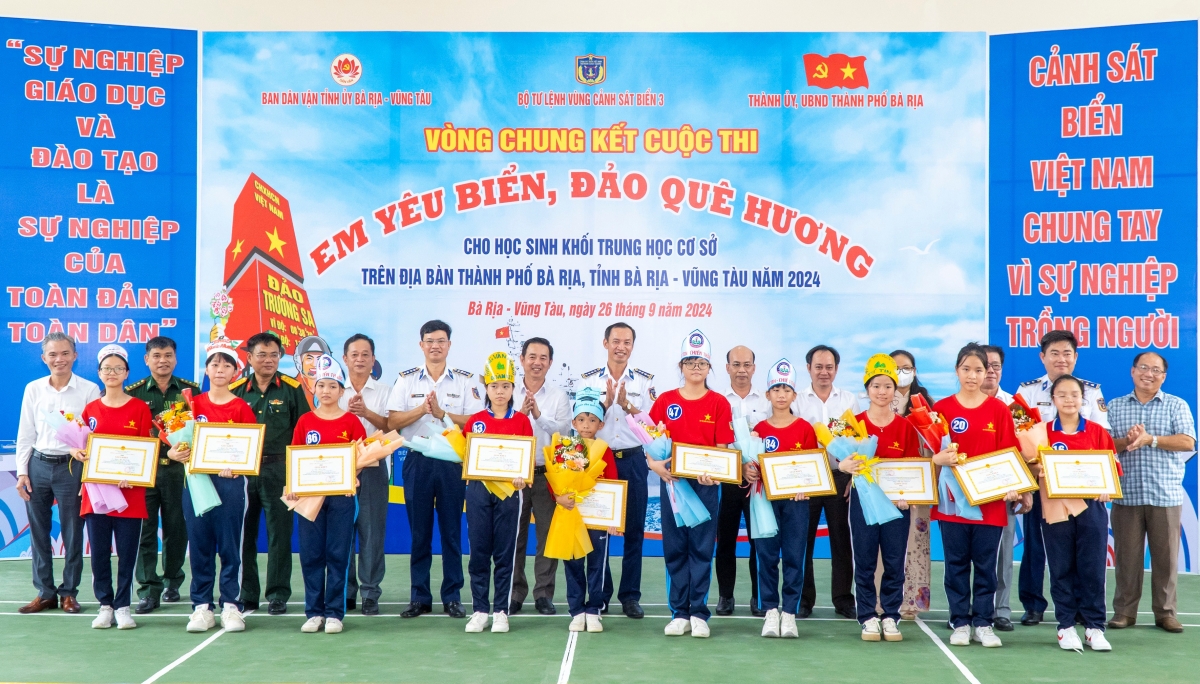 Những hải trình vượt sóng, giữ bình yên cho biển đảo quê hương