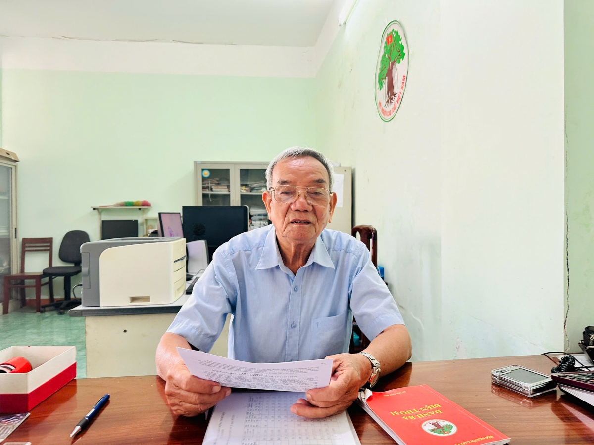 Ông Trần Quang Bảo Phó Chủ tịch Hội NCT tỉnh Bình Dương trao đổi với phóng viên.