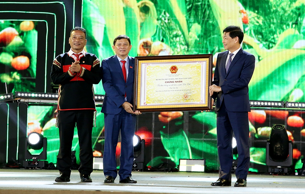 “Tri thức trồng và chế biến cà-phê Đắk Lắk” được Chứng nhận là Di sản văn hóa phi vật thể Quốc gia