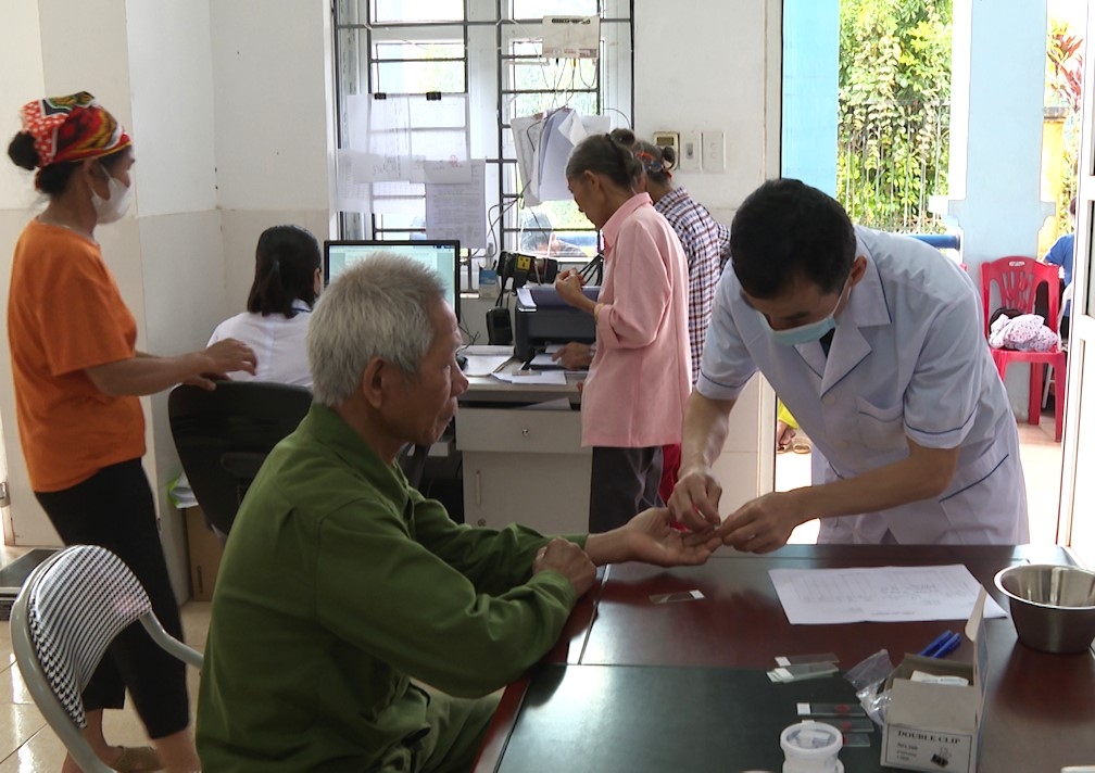 Khám sức khỏe cho NCT huyện Đình Lập
