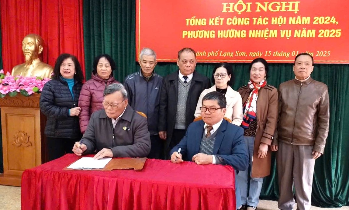 Hội NCT các phường, xã của TP Lạng Sơn kí kết giao ước thi đua năm 2025