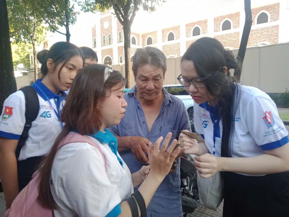 Quận 1, TP Hồ Chí Minh: Ra quân đội hình chuyển đổi số cộng đồng